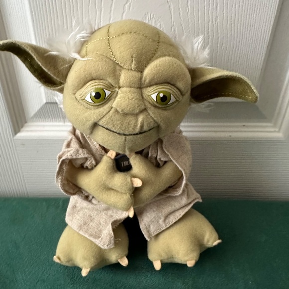 Disney, Star Wars , talking Yoda Plush, 9” tall - Picture 5 of 6